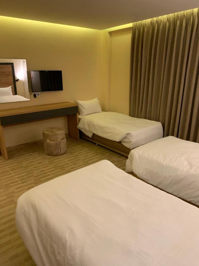 The Palm Hotel Aqaba Exteriör bild