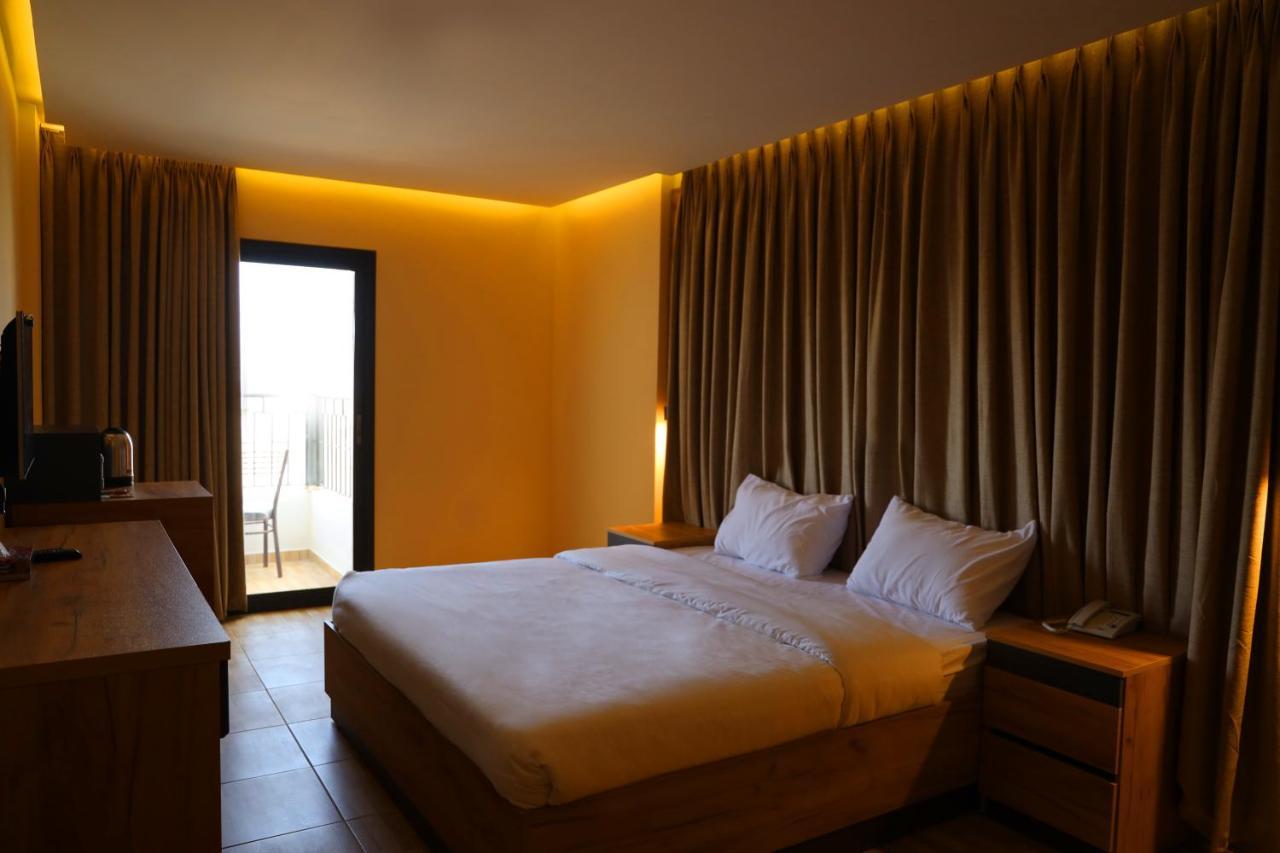 The Palm Hotel Aqaba Exteriör bild